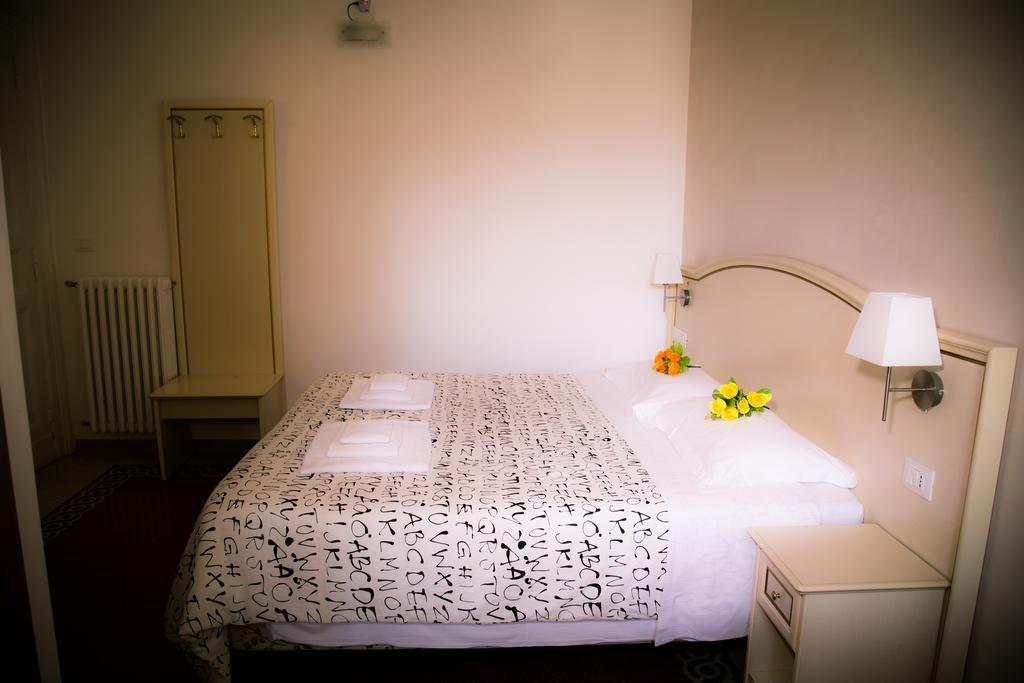 St. Peter Central Rooms B&B Rome Bagian luar foto