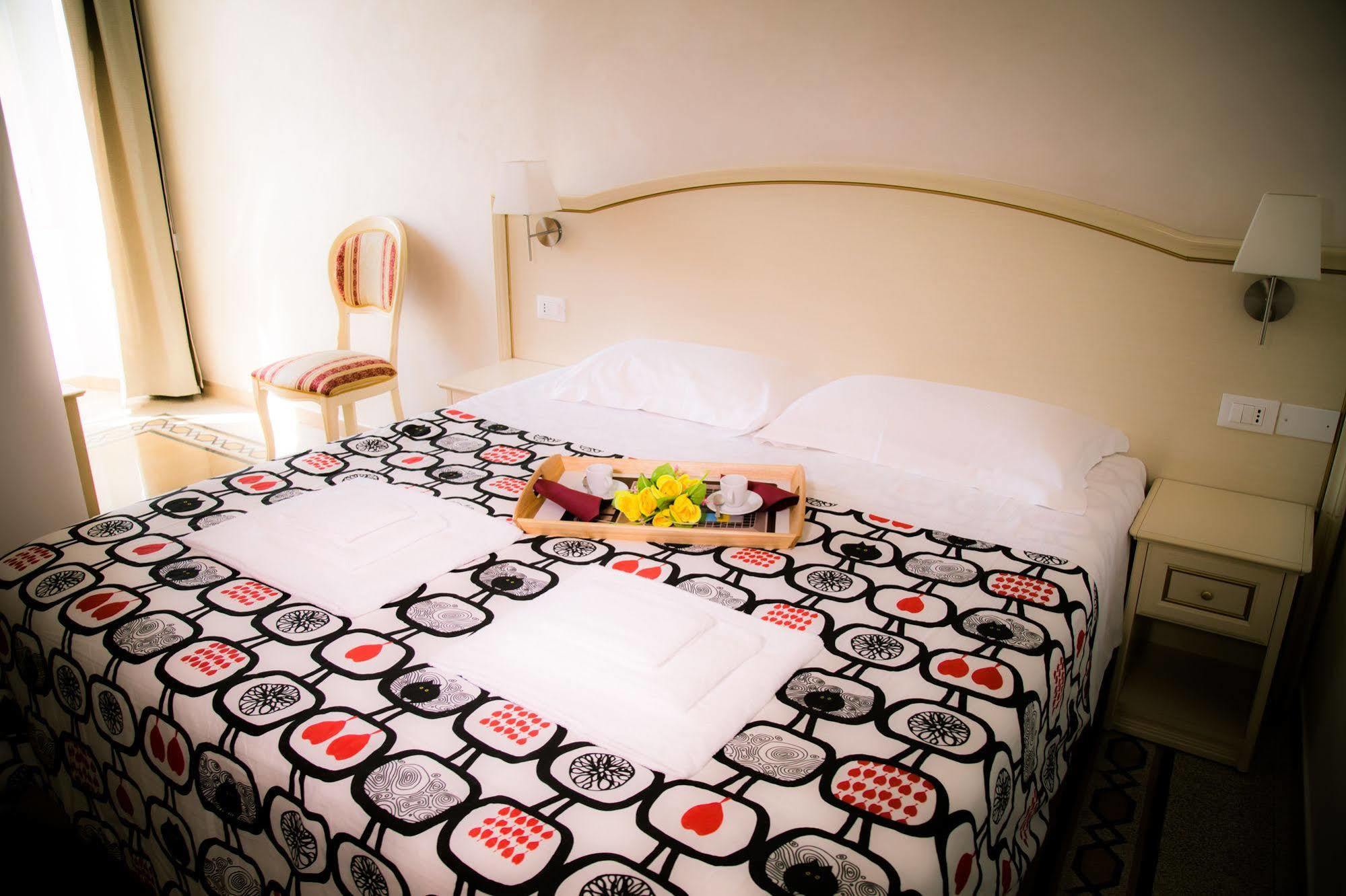 St. Peter Central Rooms B&B Rome Bagian luar foto